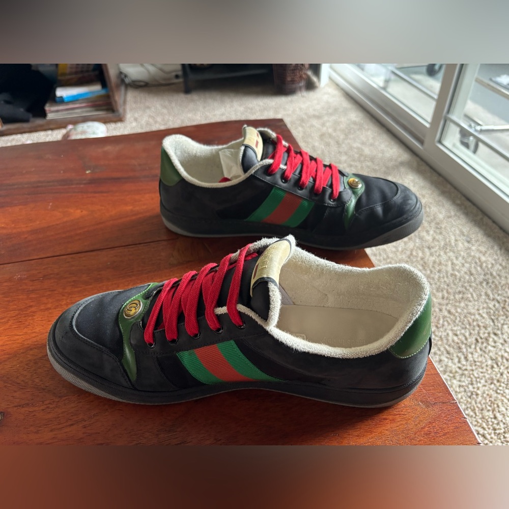 Gucci Men's Black and Green Sneakers with Red Accents - Picture 3 of 13